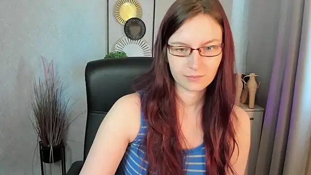Snapshot of emmaxDelight chatting on 06-10-26, 05:28 emmaxDelight online show from 06-10-26, 05:28