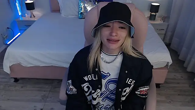 zoe jones13 online show from 04-29-26, 12:59