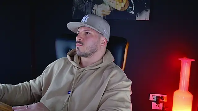 Snapshot of AngeloEric chatting on 12-10-24, 04:17 AngeloEric online show from 12-10-24, 04:17