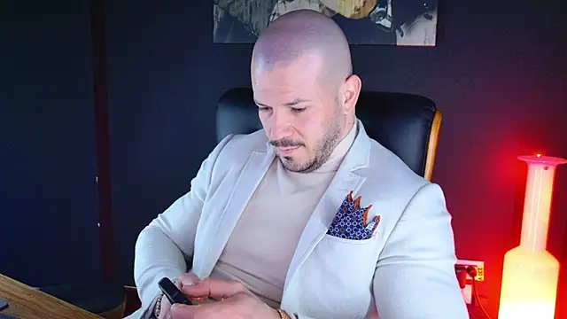 Snapshot of AngeloEric chatting on 12-11-24, 07:36 AngeloEric online show from 12-11-24, 07:36