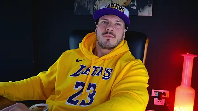 Snapshot of AngeloEric chatting on 12-12-24, 01:17 AngeloEric online show from 12-12-24, 01:17