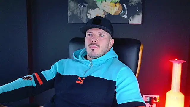 Snapshot of AngeloEric chatting on 12-23-24, 01:13 AngeloEric online show from 12-23-24, 01:13