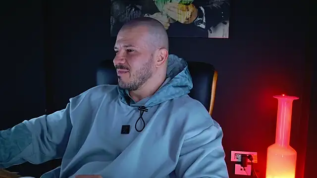 Snapshot of AngeloEric chatting on 12-28-24, 12:56 AngeloEric online show from 12-28-24, 12:56