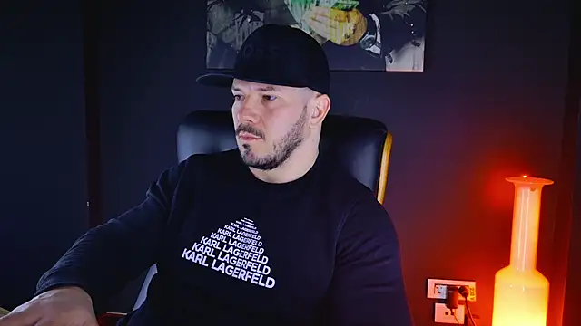 Snapshot of AngeloEric chatting on 01-08-25, 06:41 AngeloEric online show from 01-08-25, 06:41