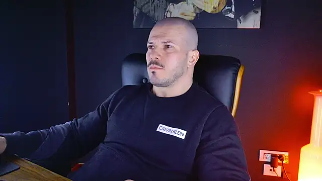 Snapshot of AngeloEric chatting on 01-11-25, 04:25 AngeloEric online show from 01-11-25, 04:25