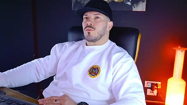 Snapshot of AngeloEric chatting on 01-17-25, 05:32 AngeloEric online show from 01-17-25, 05:32