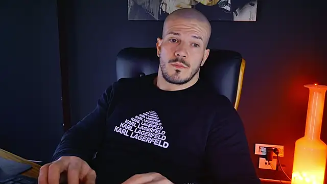 Snapshot of AngeloEric chatting on 01-21-25, 12:18 AngeloEric online show from 01-21-25, 12:18