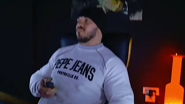 Snapshot of AngeloEric chatting on 01-31-25, 08:22 AngeloEric online show from 01-31-25, 08:22