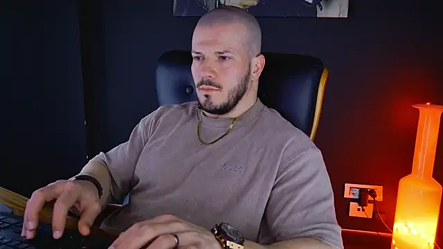 Snapshot of AngeloEric chatting on 02-02-25, 10:02 AngeloEric online show from 02-02-25, 10:02