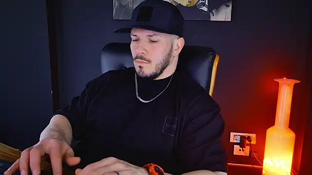 Snapshot of AngeloEric chatting on 02-04-25, 11:27 AngeloEric online show from 02-04-25, 11:27