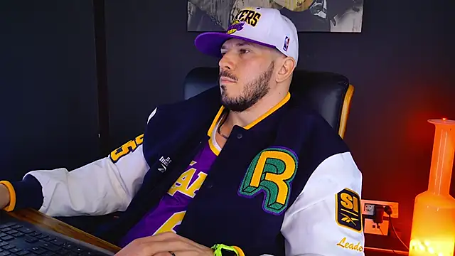 Snapshot of AngeloEric chatting on 02-07-25, 11:01 AngeloEric online show from 02-07-25, 11:01