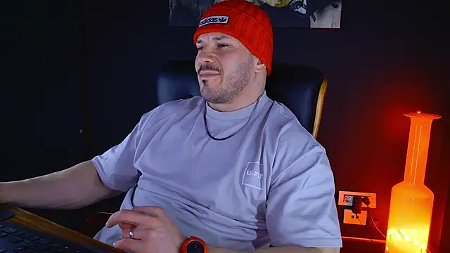 Snapshot of AngeloEric chatting on 02-09-25, 03:56 AngeloEric online show from 02-09-25, 03:56