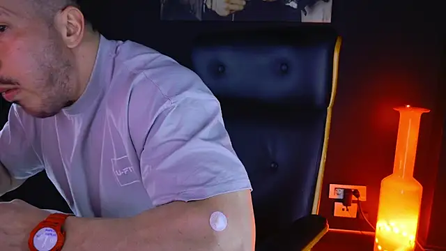 Snapshot of AngeloEric chatting on 02-09-25, 10:00 AngeloEric online show from 02-09-25, 10:00