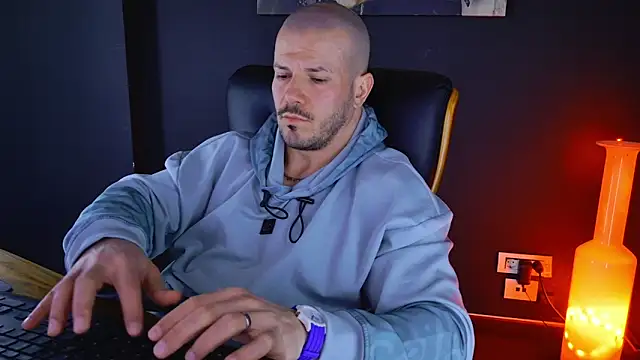 Snapshot of AngeloEric chatting on 02-12-25, 09:20 AngeloEric online show from 02-12-25, 09:20