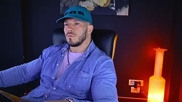 Snapshot of AngeloEric chatting on 03-17-25, 06:40 AngeloEric online show from 03-17-25, 06:40