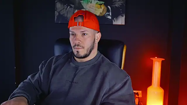 Snapshot of AngeloEric chatting on 03-18-25, 08:25 AngeloEric online show from 03-18-25, 08:25