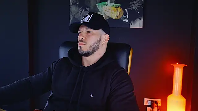 Snapshot of AngeloEric chatting on 03-20-25, 05:46 AngeloEric online show from 03-20-25, 05:46