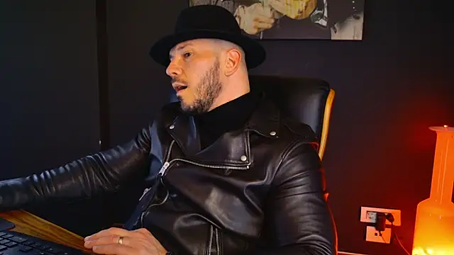 Snapshot of AngeloEric chatting on 03-21-25, 01:34 AngeloEric online show from 03-21-25, 01:34