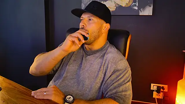 Snapshot of AngeloEric chatting on 09-16-25, 10:16 AngeloEric online show from 09-16-25, 10:16