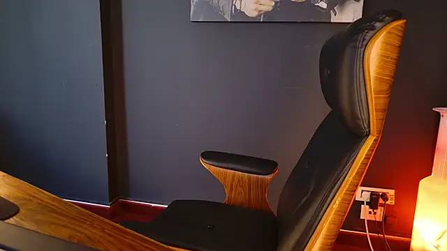 Snapshot of AngeloEric chatting on 10-22-25, 12:38 AngeloEric online show from 10-22-25, 12:38