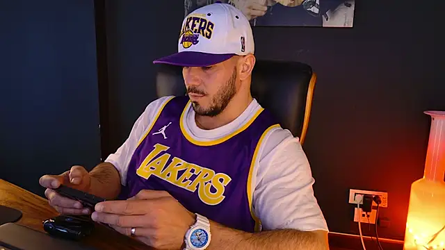 Snapshot of AngeloEric chatting on 11-25-25, 12:27 AngeloEric online show from 11-25-25, 12:27