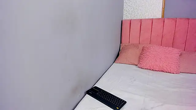 LARISSAEVANS online show from 12-17-24, 12:22