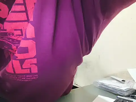 Snapshot of benitez_juan chatting on 03-25-26, 12:16 benitez juan online show from 03-25-26, 12:16