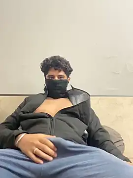 Snapshot of Gtownboi chatting on 12-17-24, 02:00 Gtownboi online show from 12-17-24, 02:00