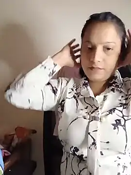 Snapshot of Simran-Kaur143 chatting on 07-13-26, 10:40 Simran-Kaur143 online show from 07-13-26, 10:40