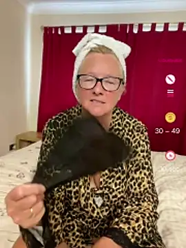Snapshot of Foxy-Lucy chatting on 06-07-26, 05:06 Foxy-Lucy online show from 06-07-26, 05:06