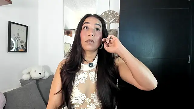 Snapshot of electra_hunt chatting on 06-27-26, 01:54 electra hunt online show from 06-27-26, 01:54
