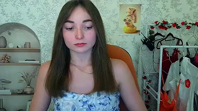  Barbie Kiss  online show from 11-06-25, 04:19