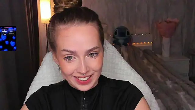 Snapshot of YaraKroft_ chatting on 07-28-26, 10:43 YaraKroft online show from 07-28-26, 10:43