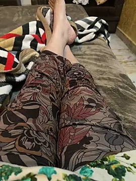 heena13 online show from 11-30-25, 11:03