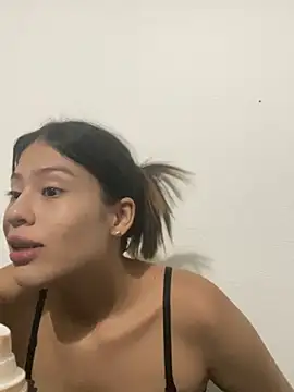 Snapshot of Sofia__cute3 chatting on 02-20-25, 03:45 Sofia cute3 online show from 02-20-25, 03:45