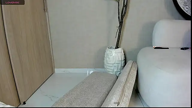 Snapshot of emily_huddson_ chatting on 06-22-26, 08:28 emily huddson online show from 06-22-26, 08:28