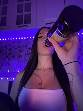 EricaWalls online show from 12-15-24, 06:04