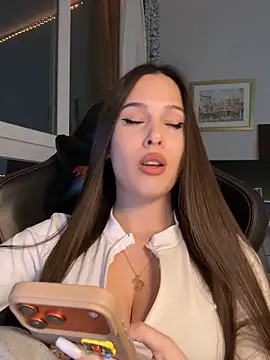 EricaWalls online show from 03-11-26, 07:53