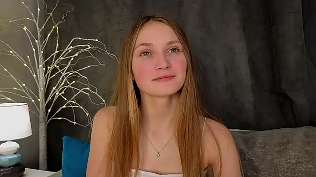 Snapshot of MonaEldon chatting on 12-04-24, 05:05 MonaEldon online show from 12-04-24, 05:05