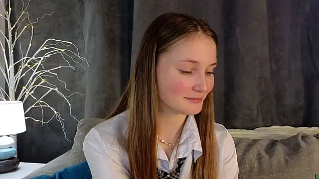 Snapshot of MonaEldon chatting on 12-11-24, 04:39 MonaEldon online show from 12-11-24, 04:39