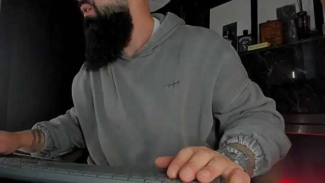 axxelrich  online show from 10-31-25, 04:57