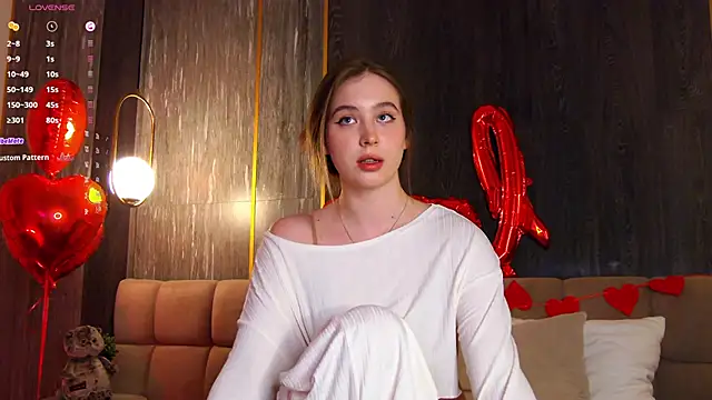 LoraineLuff online show from 02-16-25, 05:59