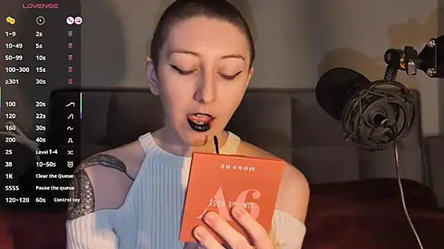 Snapshot of lovelylucyy chatting on 02-05-25, 08:14 lovelylucyy online show from 02-05-25, 08:14