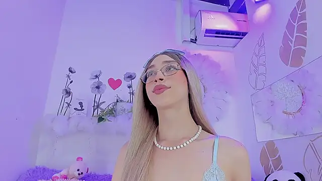 Ariadna Evangeline online show from 11-28-25, 05:54