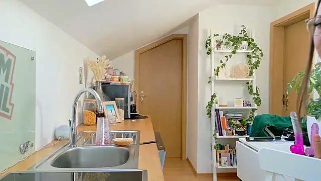 Snapshot of BrownieyQueen chatting on 03-05-25, 07:16 BrownieyQueen online show from 03-05-25, 07:16