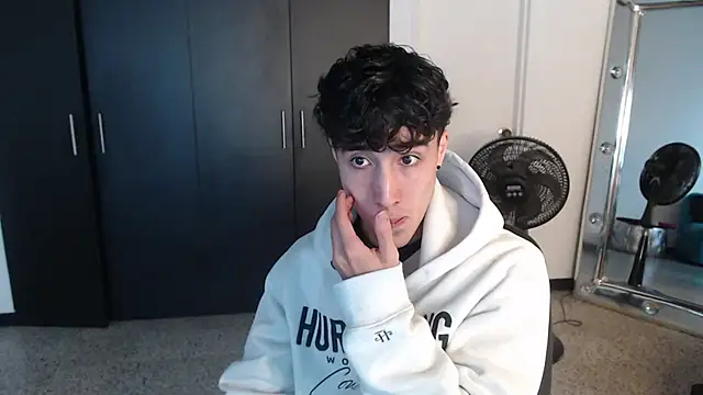 gojo satoru 18 online show from 03-03-25, 11:44