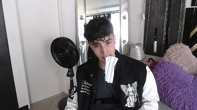 gojo satoru 18 online show from 03-21-25, 12:17