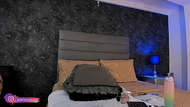 Bella Evans  online show from 02-28-25, 10:06