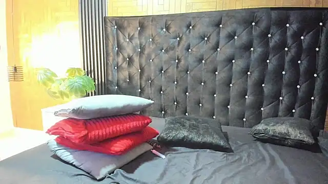 Snapshot of Laross25 chatting on 05-08-26, 08:14 Laross25 online show from 05-08-26, 08:14