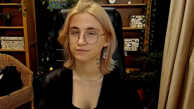 Moon13152 online show from 12-12-24, 09:48